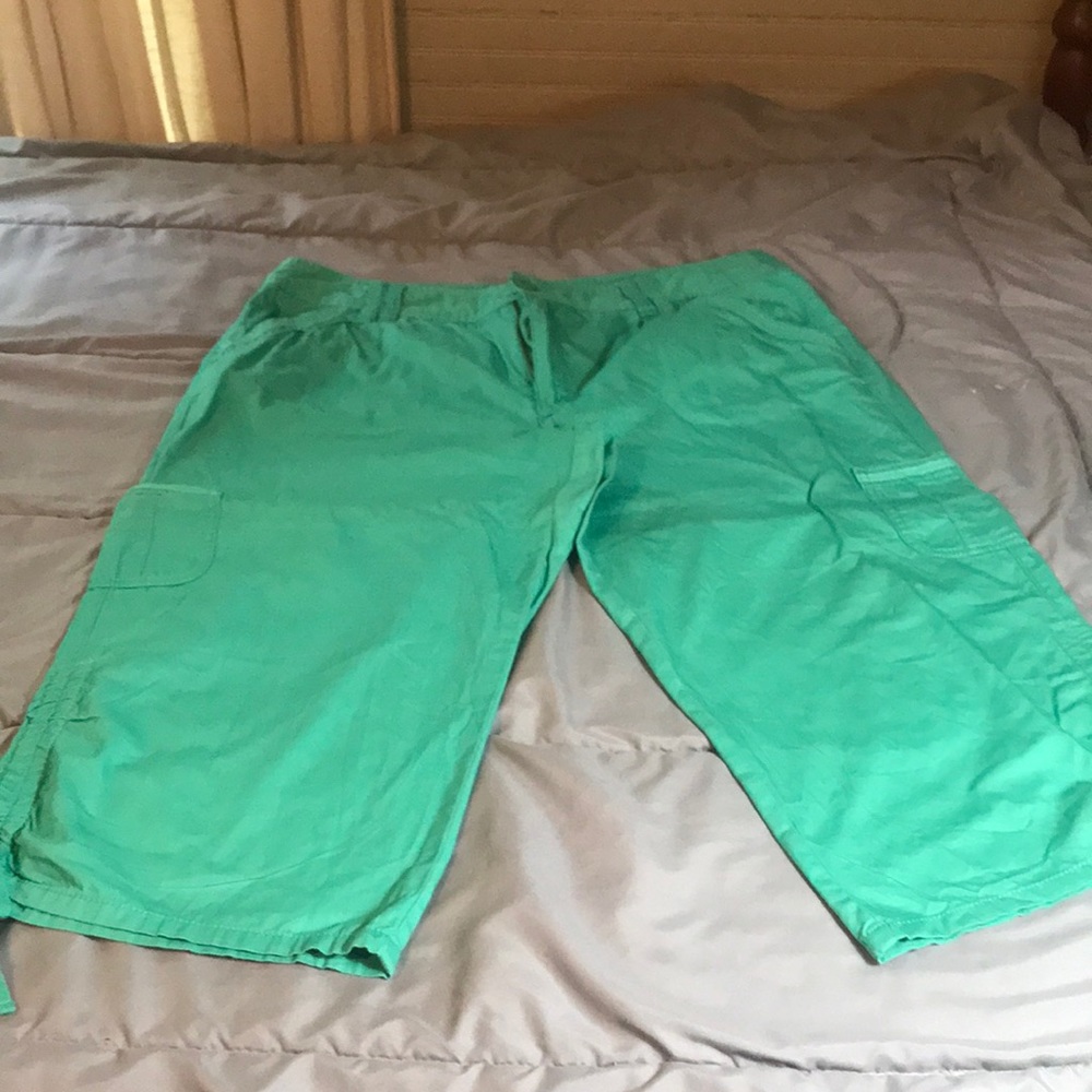Size 16 Kim Rogers Mint Green Capri Cargo Pants